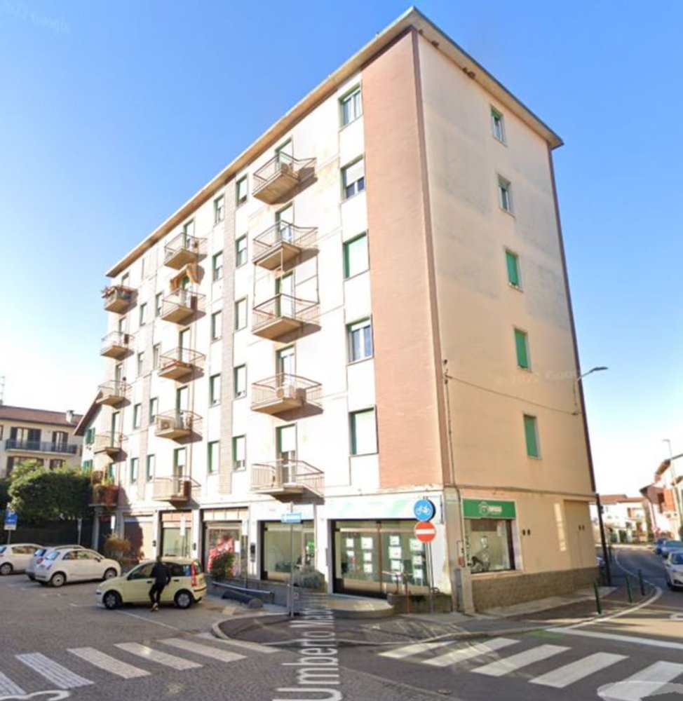 3-salle Appartement à Lazzate, Italy No. 252013