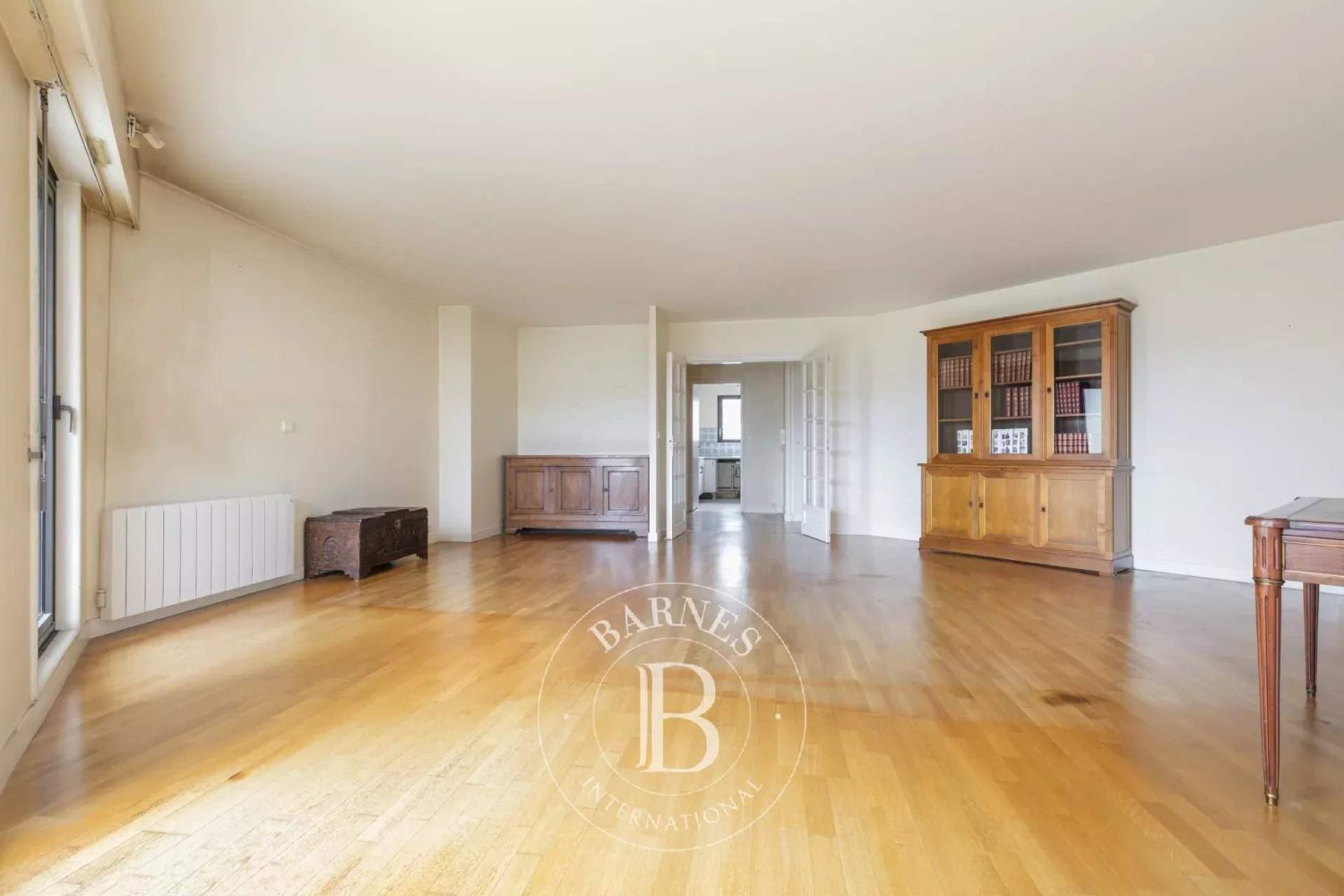 Квартира с 2 спальнями в Версаль, Франция № 187880