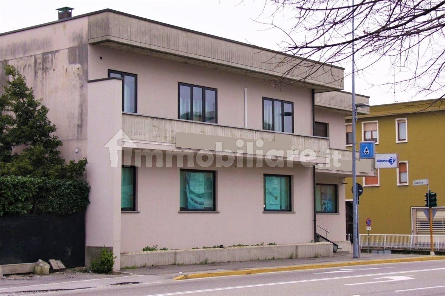 633m² Commercial property in Lurago d'Erba, Italy No. 319659