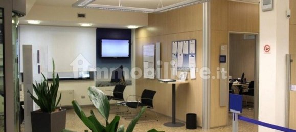 633m² Commercial property in Lurago d'Erba, Italy No. 319659 6