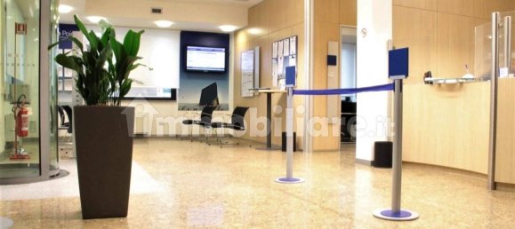 633m² Commercial property in Lurago d'Erba, Italy No. 319659 4