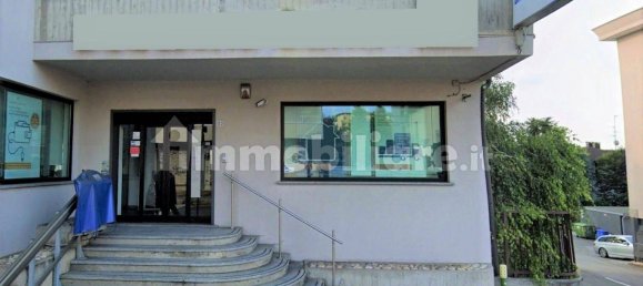 633m² Commercial property in Lurago d'Erba, Italy No. 319659 3