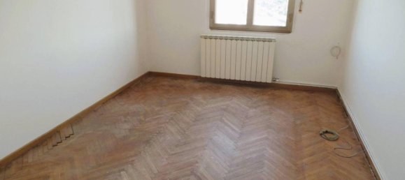 2-salle Appartement à Gorizia, Italy No. 25327 5