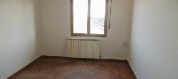 2-salle Appartement à Gorizia, Italy No. 25327 6