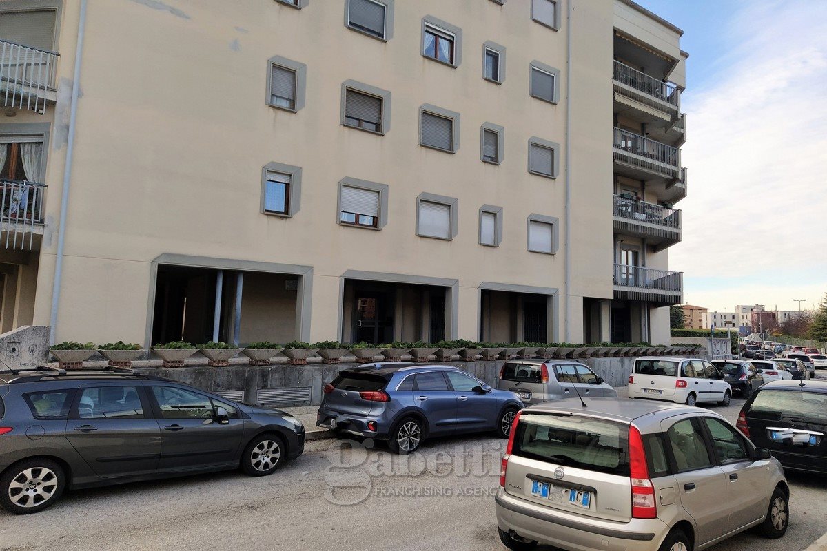 3 rooms Office in Campobasso, Italy No. 79813