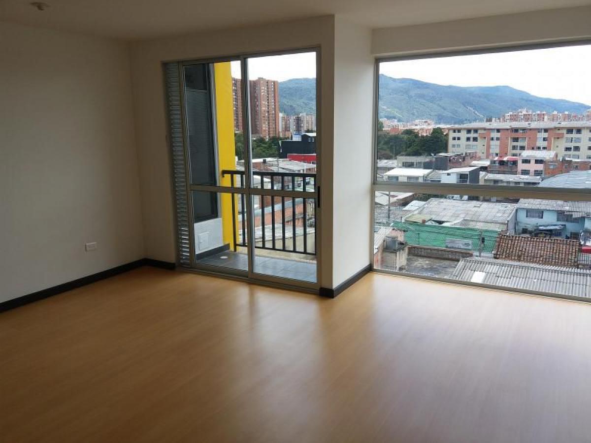 Casa de 3 dormitorios en Bogotá, Colombia No. 10175