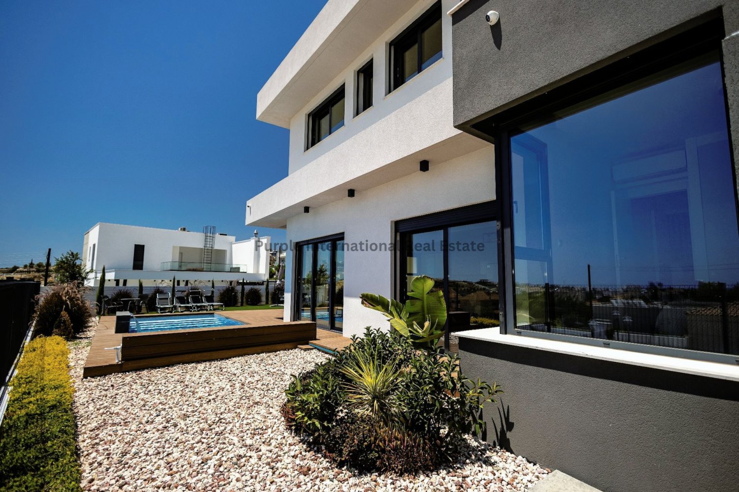 Villa de 4 dormitorios en Agios Athanasios, Cyprus No. 5276