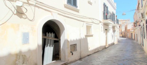 Дом с 1 спальней в Лучера, Италия № 309862 17