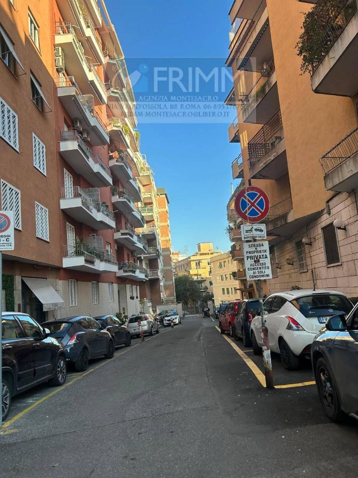 1 room Parking in Rome, Italy No. 28988