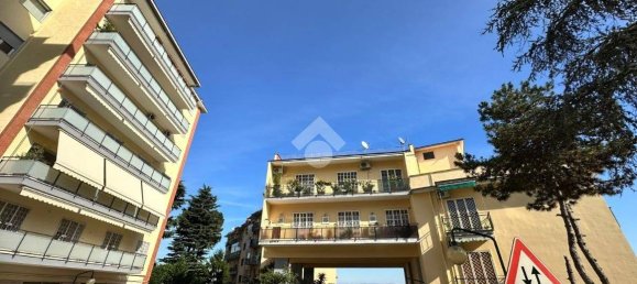 2 bedrooms Apartment in Naples, Italy No. 357651 3