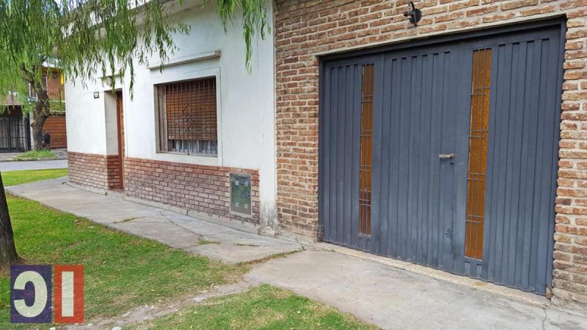 2 bedrooms House in Ituzaingo, Argentina No. 103042