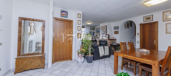 Вилла с 5 комнатами в Новильо, Италия № 153383 6