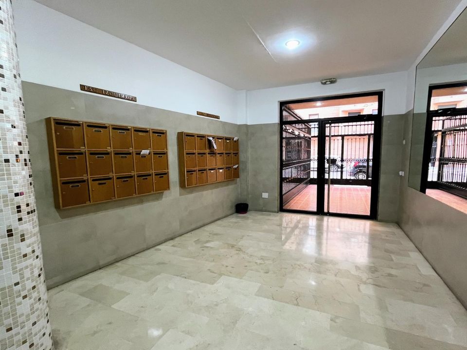 3 bedrooms Apartment in Torrent, Spain No. 209164