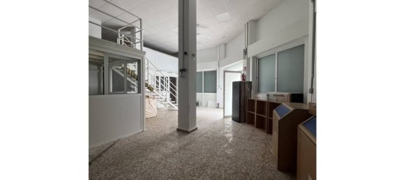 Коммерческая недвижимость 95м² в Эль Кампельо, Испания № 140800 2