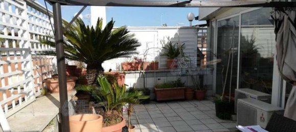 2 bedrooms Apartment in Rome, Italy No. 32401 10