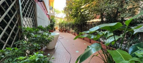 2 bedrooms Apartment in Rome, Italy No. 32401 16