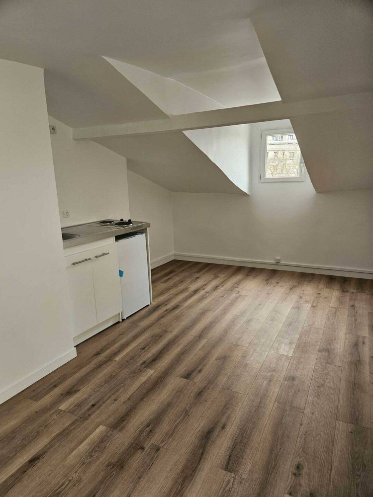 Studio in Les Lilas, France No. 333690