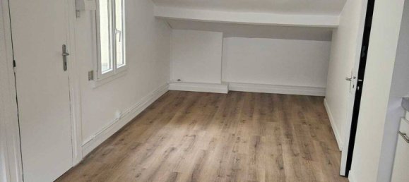 Studio in Les Lilas, France No. 333690 2