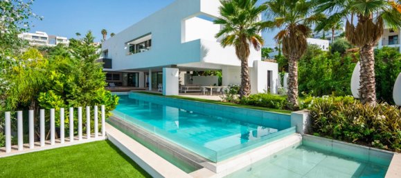 4 bedrooms Villa in Malaga, Spain No. 23986 10