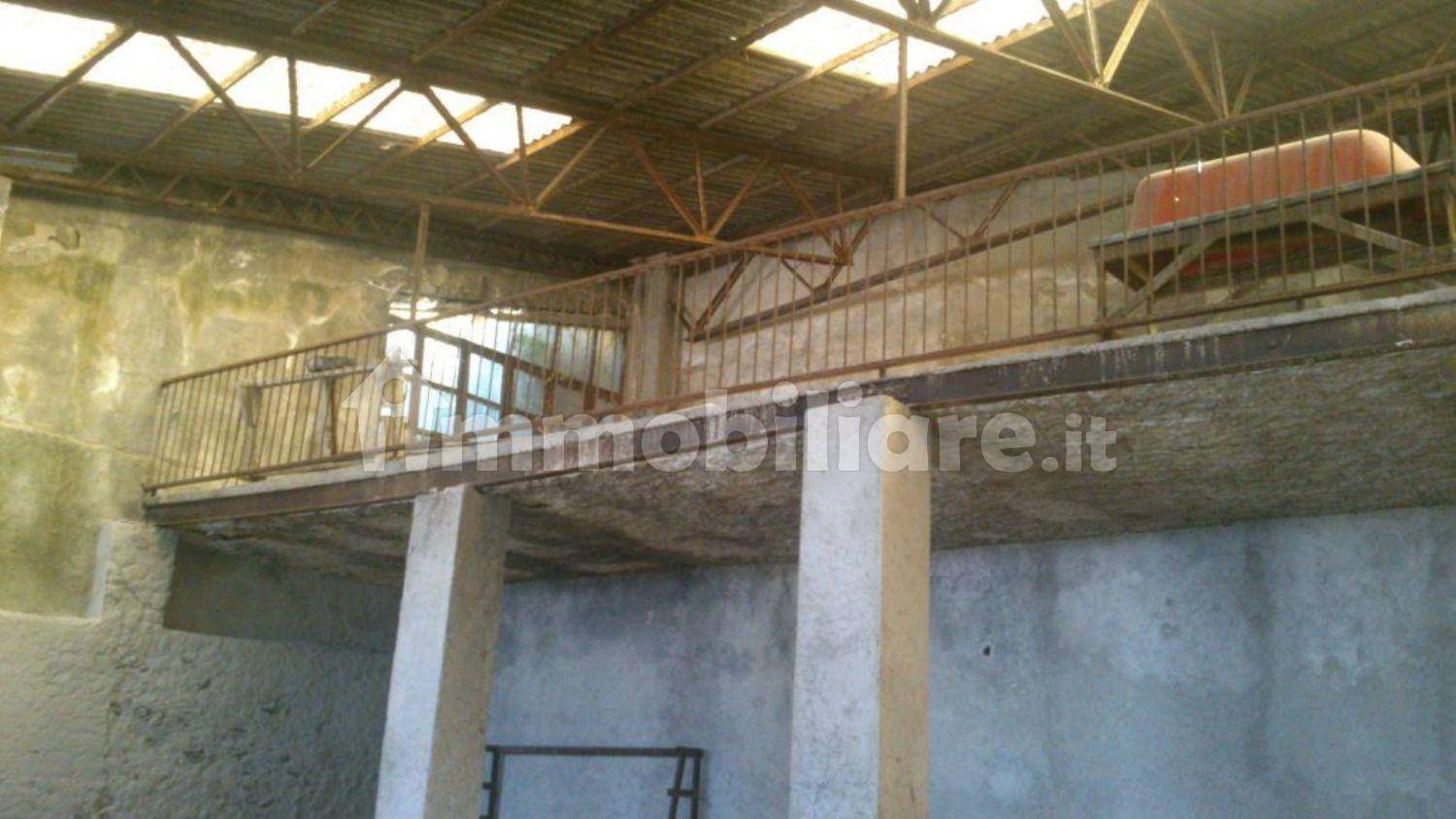 Almacén de 3 habitaciónes en Lipari, Italy No. 136513