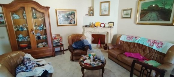 5-salle Appartement à Cervaro, Italy No. 227150 4