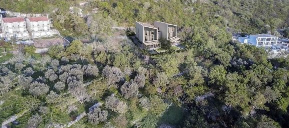 4 bedrooms Commercial property in Budva, Montenegro No. 69 3