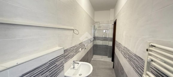 2 Schlafzimmer Wohnung in Turin, Italy, Nr. 379499 20