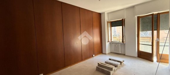 2 Schlafzimmer Wohnung in Turin, Italy, Nr. 379499 36