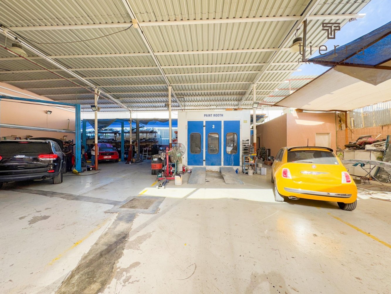 464.5m² Warehouse in Al Quoz, UAE No. 54792