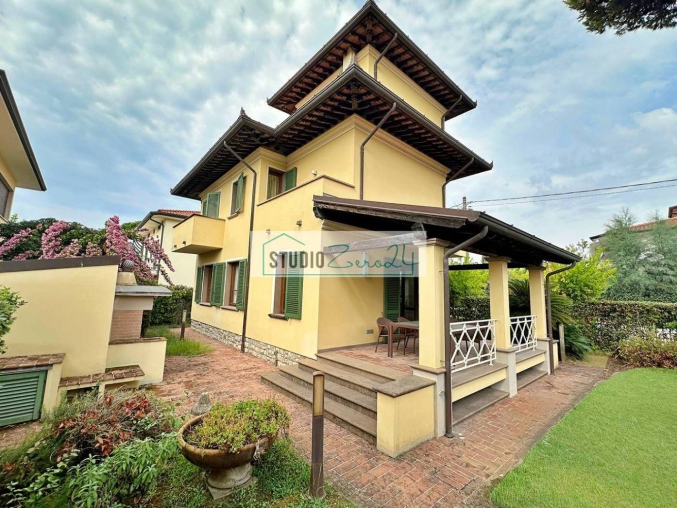 3 bedrooms Villa in Pietrasanta, Italy No. 374517