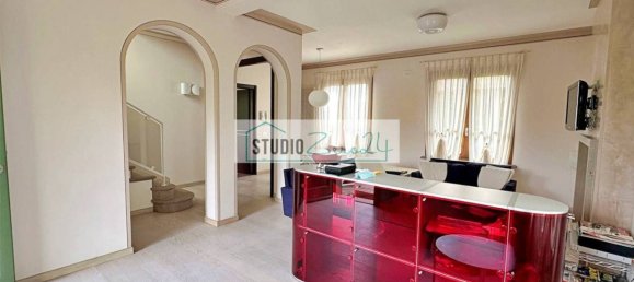 3 bedrooms Villa in Pietrasanta, Italy No. 374517 4
