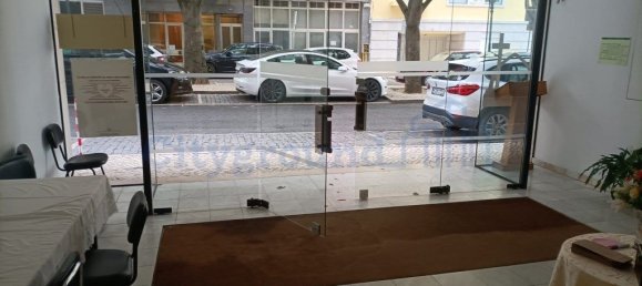 340m² Commercial property in Lisbon, Portugal No. 194619 6