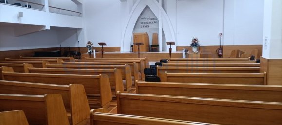 340m² Commercial property in Lisbon, Portugal No. 194619 4