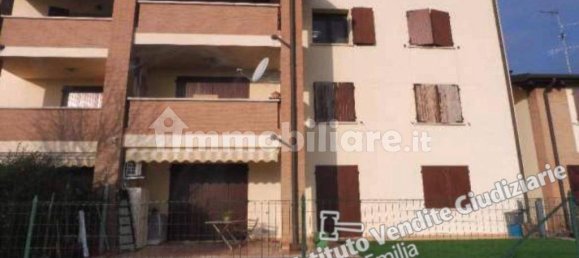 3 rooms Apartment in Reggio Emilia, Italy No. 332961 3