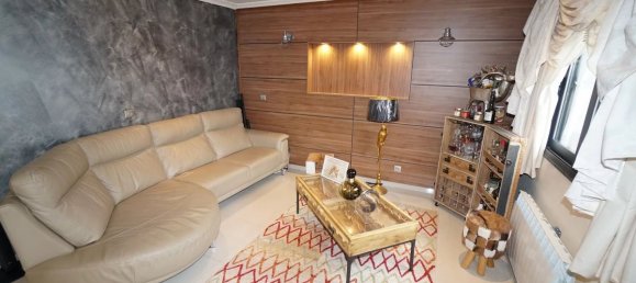 Casa de 3 dormitorios en Drancy, France No. 181460 2