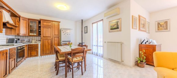Duplex de 4 divisões em Capodimonte, Italy N.º 274879 10