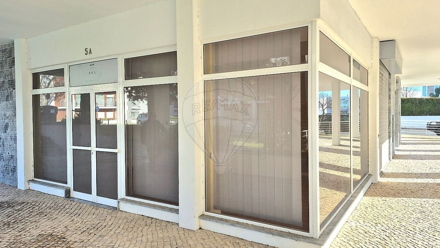 Gewerbliche Immobilie in Oeiras, Portugal 49m², Nr. 224717