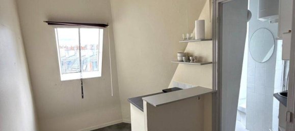 Studio in Paris, France No. 331215 3