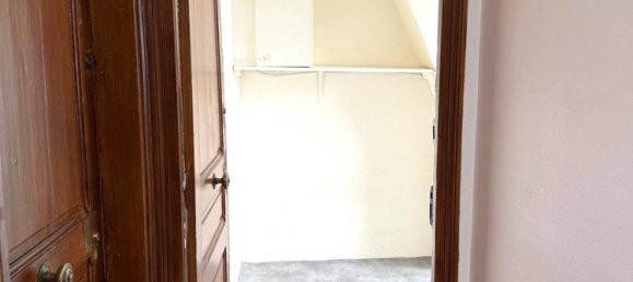 Studio in Paris, France No. 331215 5