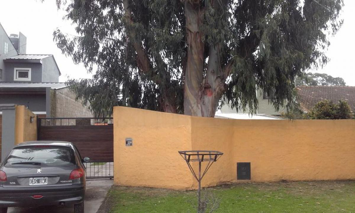 3 bedrooms House in Mar del Plata, Argentina No. 99553