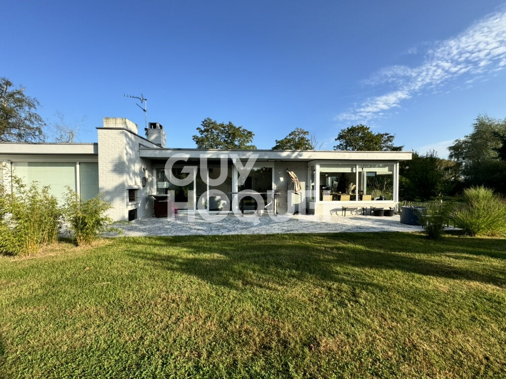 5 bedrooms House in Halluin, France No. 233879