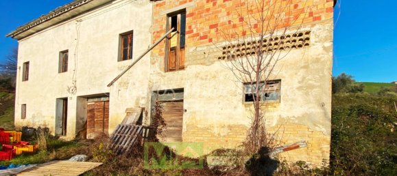 Дом с 3 спальнями в Монтаппоне, Италия № 165203 5