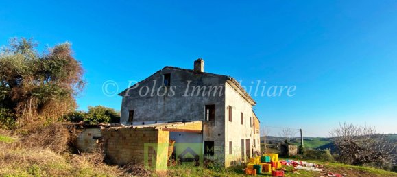 Дом с 3 спальнями в Монтаппоне, Италия № 165203 4