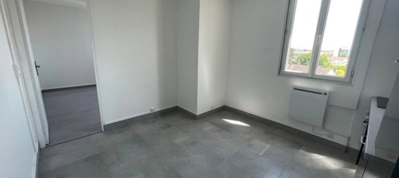 1 bedroom Apartment in Sevran, France No. 185387 2