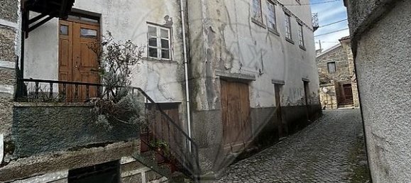 2 bedrooms House in Nespereira, Portugal No. 28439 3