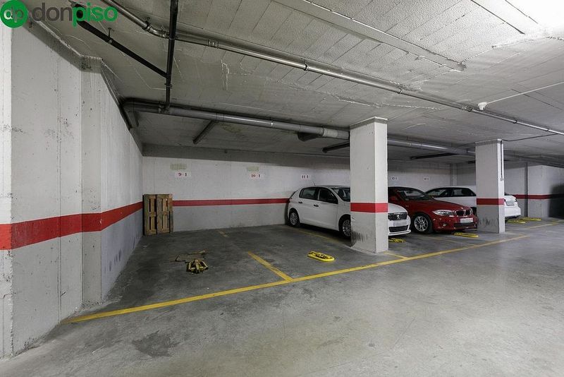  Garage in Granada, Spain No. 223800