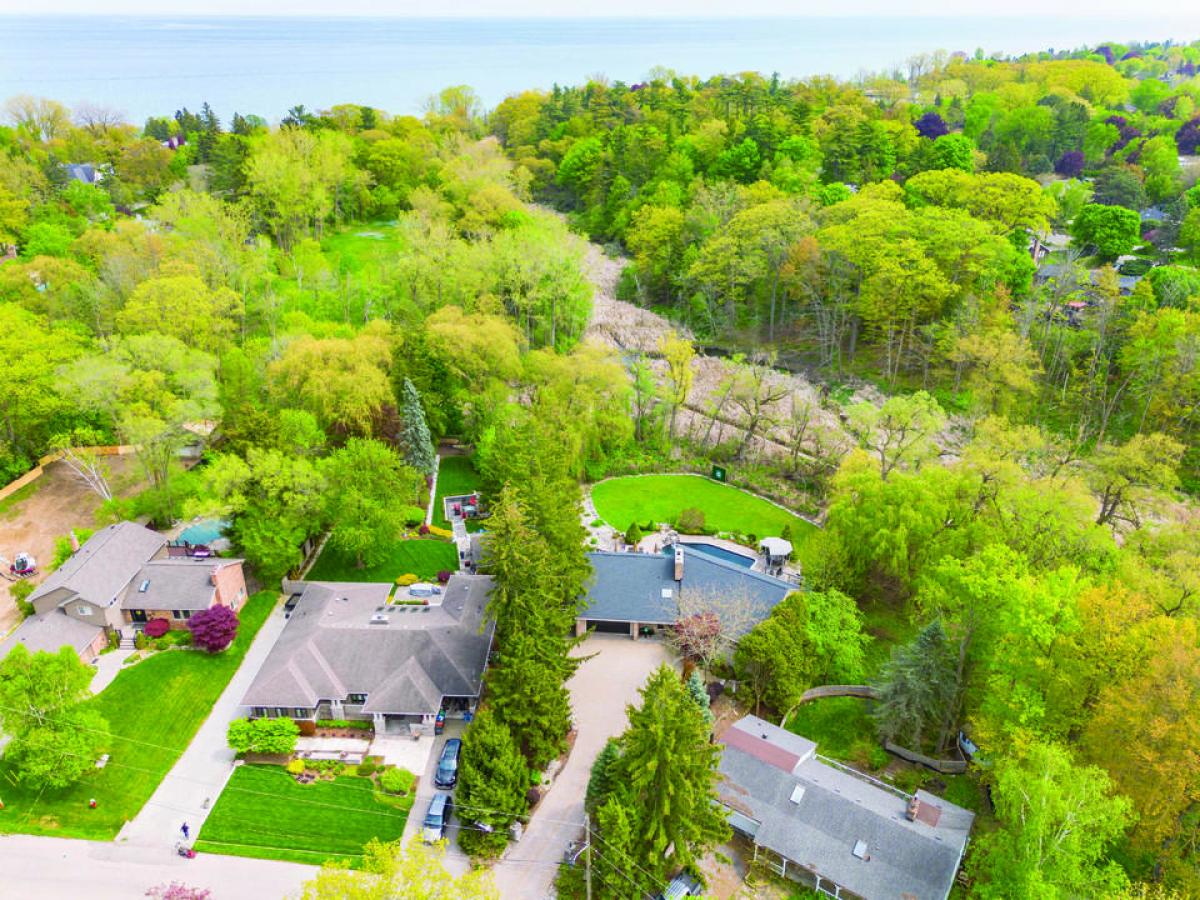 4 bedrooms House in Mississauga, Canada No. 453