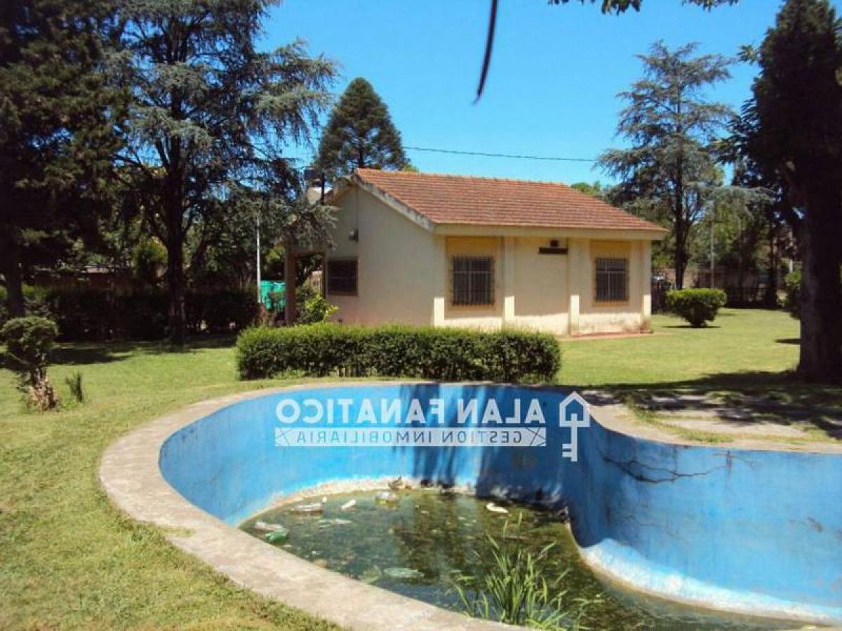 2 bedrooms Commercial property in Jose C. Paz, Argentina No. 108713