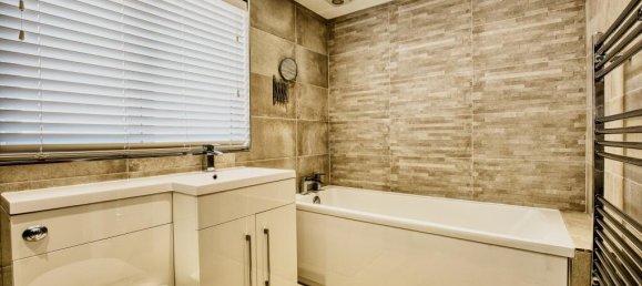 4 bedrooms House in Maidstone, United Kingdom No. 10485 8