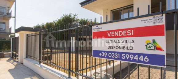 3 bedrooms Villa in Legnano, Italy No. 100372 2